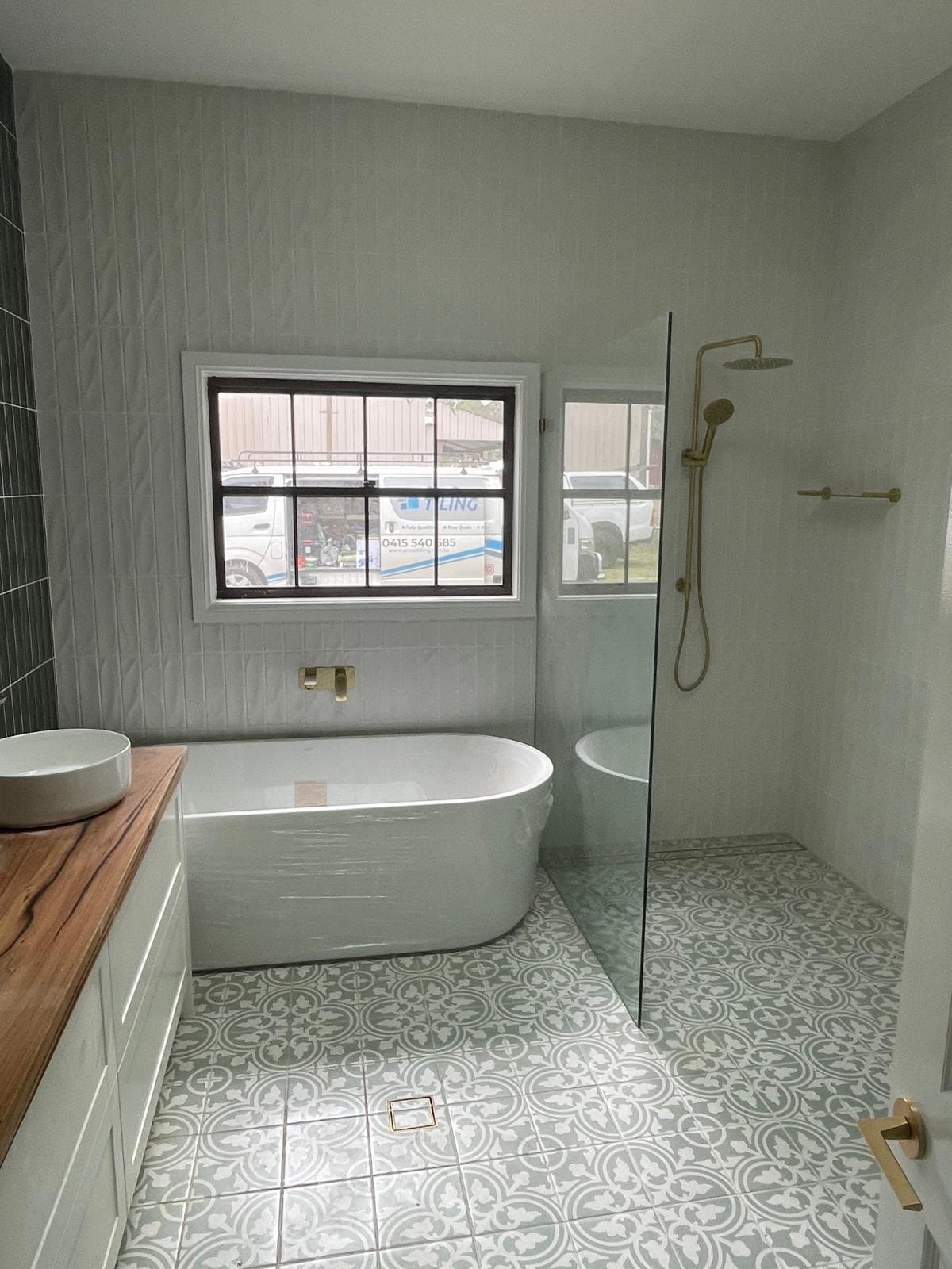 Freestanding Bath & Walk-In Shower, undefined